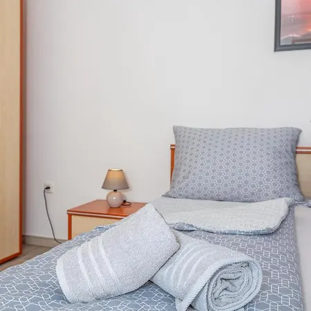 Apartment Lacic 2 *