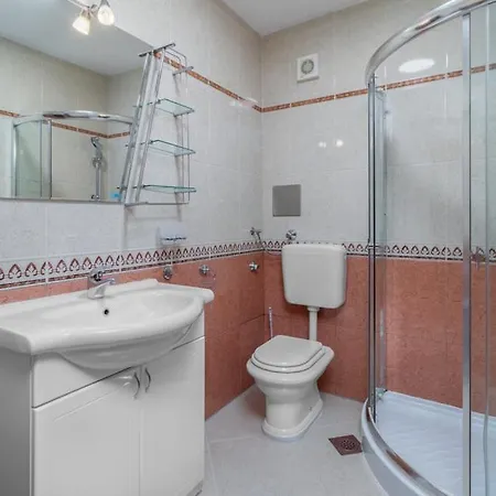 Lacic Цриквеница