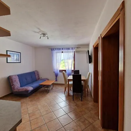 Lacic Цриквеница